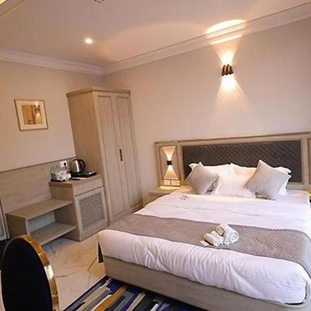 Fabhotel Prime Hampton By Ic'S ノイダ エクステリア 写真