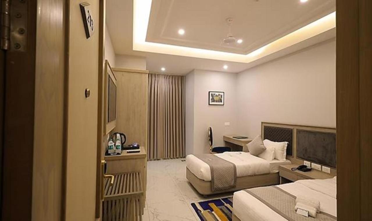 Fabhotel Prime Hampton By Ic'S ノイダ エクステリア 写真