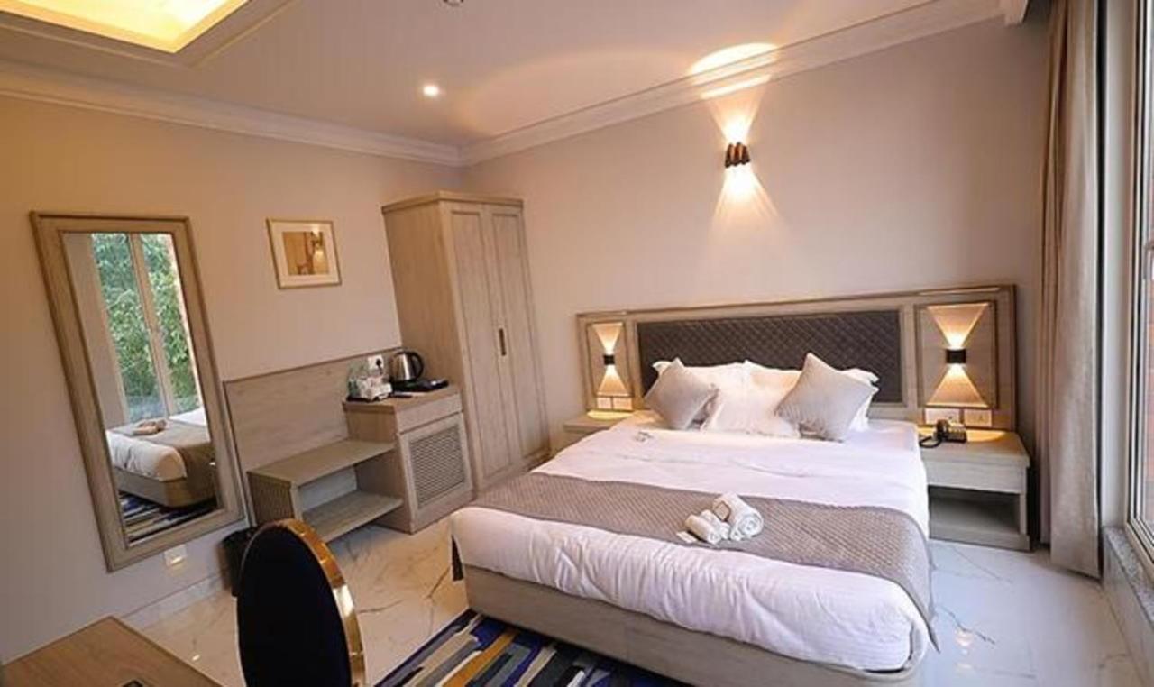 Fabhotel Prime Hampton By Ic'S ノイダ エクステリア 写真